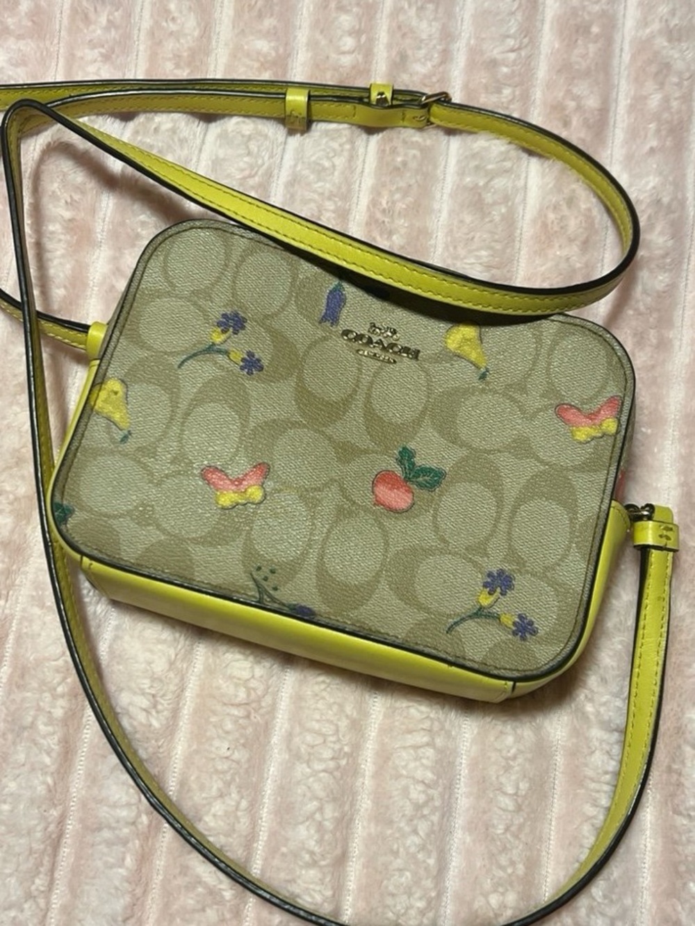 Coach Beige Signature Canvas Crossbody with Yellow Strap & Multicolor Print - Picture 4 of 6